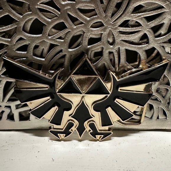 Legend of Zelda Nintendo 2013 Belt Buckle Black & Gold - Picture 7 of 9